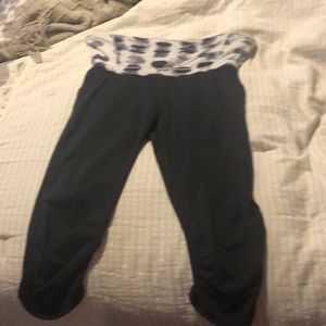 black cropped lulu pants size 4